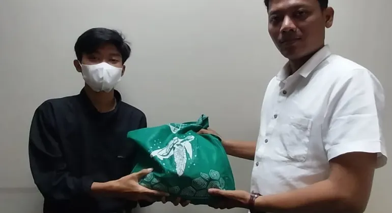 Penyerahan Tunjangan Hari Raya