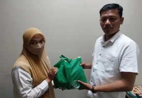Penyerahan Tunjangan Hari Raya